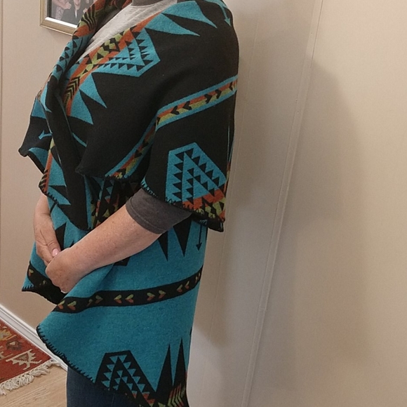 Reversible Southwestern Style Poncho one size fits - Picture 5 of 8